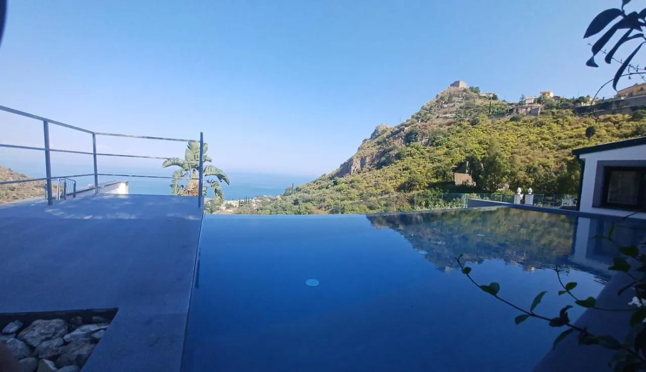 Suite Apartments Branco - Infinity Pool & Sea View - 5 Minuti Dal Centro تاورمينا 0*,  إيطاليا